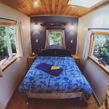 Up The Creek Backpacker'S Lodge Roberts Creek Exterior foto
