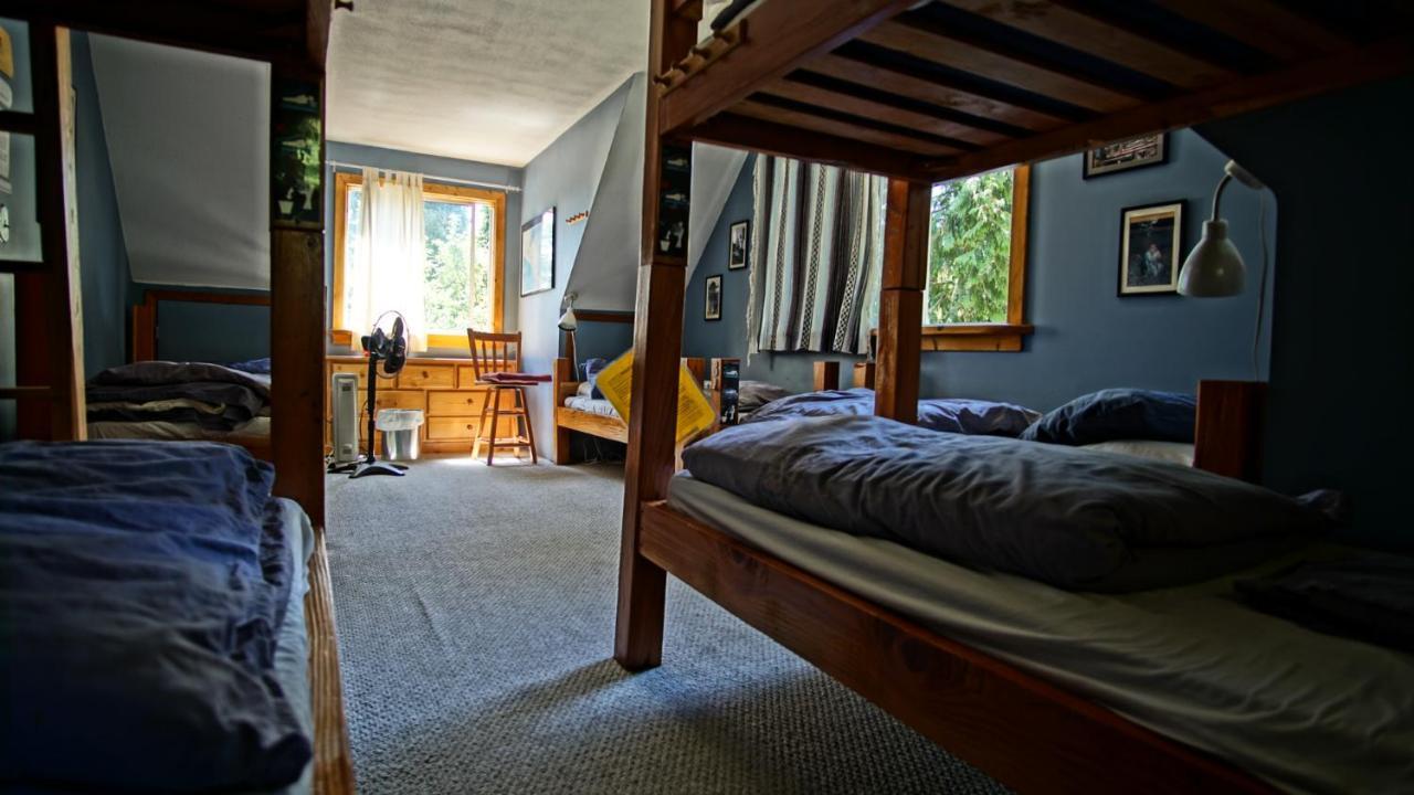 Up The Creek Backpacker'S Lodge Roberts Creek Exterior foto