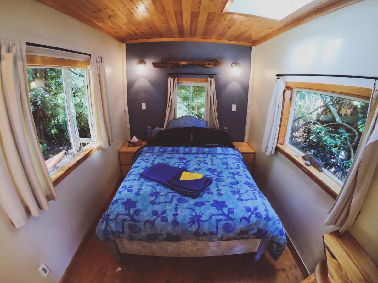 Up The Creek Backpacker'S Lodge Roberts Creek Exterior foto